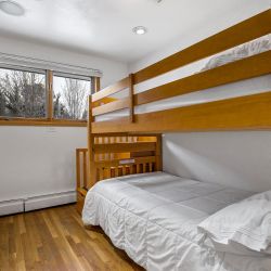 49-8280-Queen-St-Bed-1B.jpg
