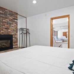 67-8280-Queen-St-Bed-4C.jpg