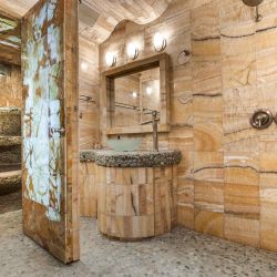 101-8280-Queen-St-Steam-Room-2.jpg