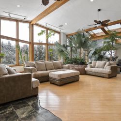 13-8280-Queen-St-Living-Room-7.jpg