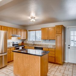 2440_E_98th_Ave_Thornton_CO-large-007-9-Kitchen-1500x1000-72dpi.