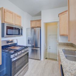 32_5723_Zephyr_Street.jpg