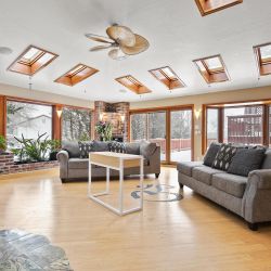40-8280-Queen-St-Sitting-Room-1D.jpg