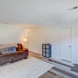 07_9906_Oragewood_Dr.jpg