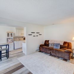 05_9906_Oragewood_Dr.jpg